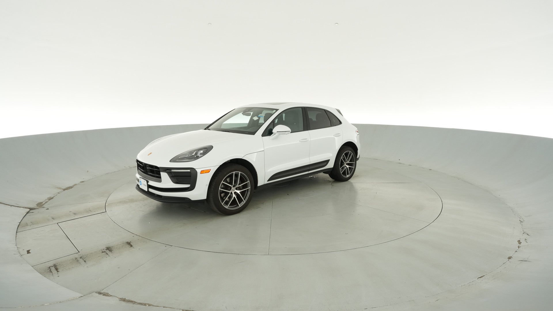 2024 Porsche Macan vehicle photo