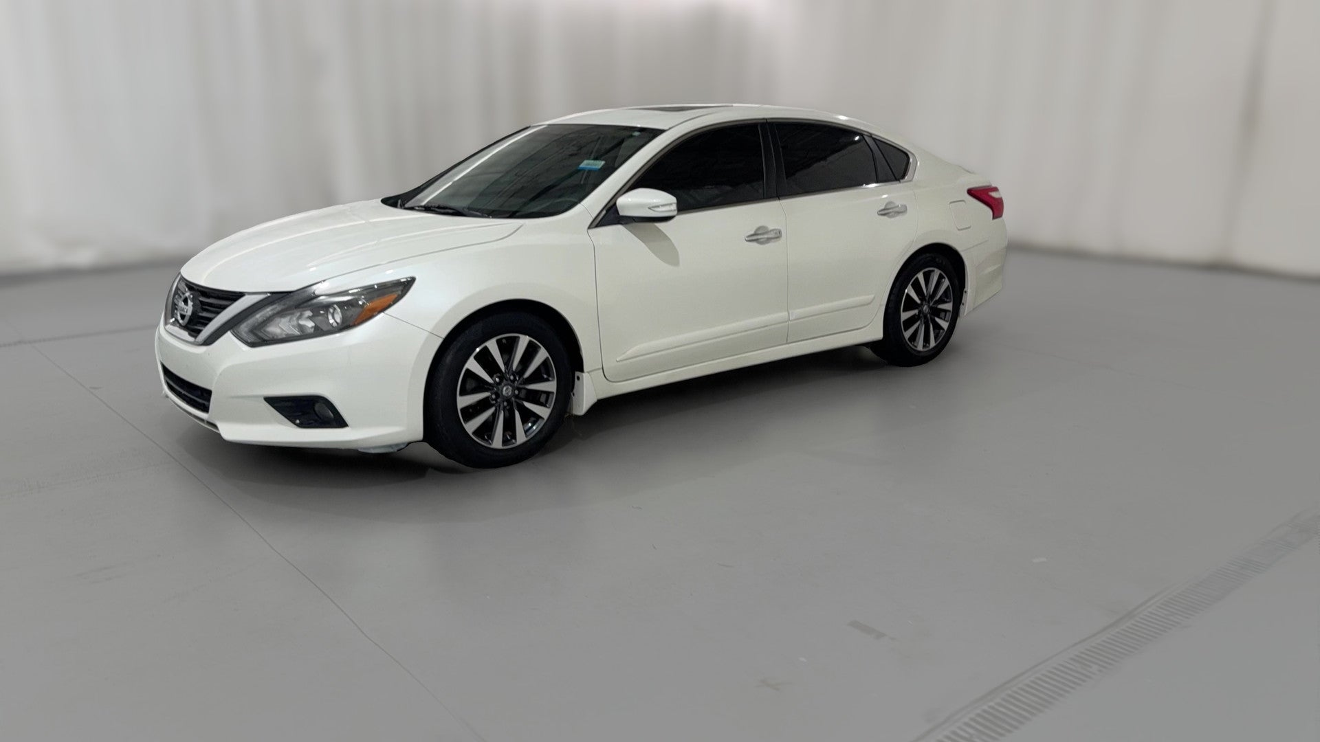 2016 Nissan Altima vehicle photo