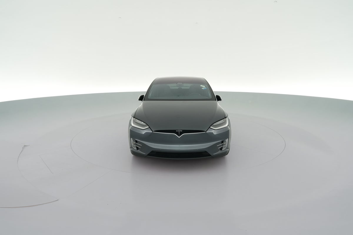 2018 Tesla Model X 100D Long Range in Midnight Silver Metallic — 360° view 1