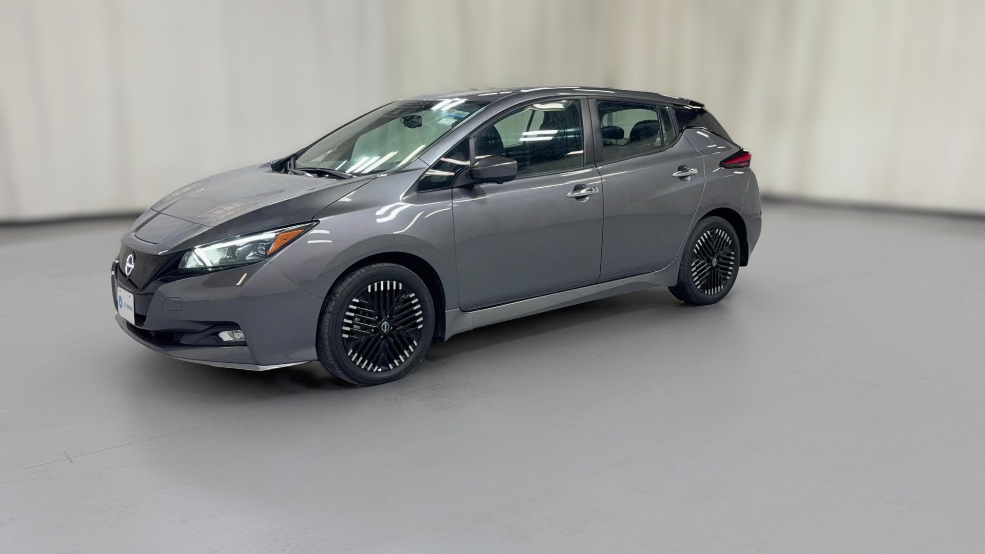 2025 Nissan LEAF vehicle photo