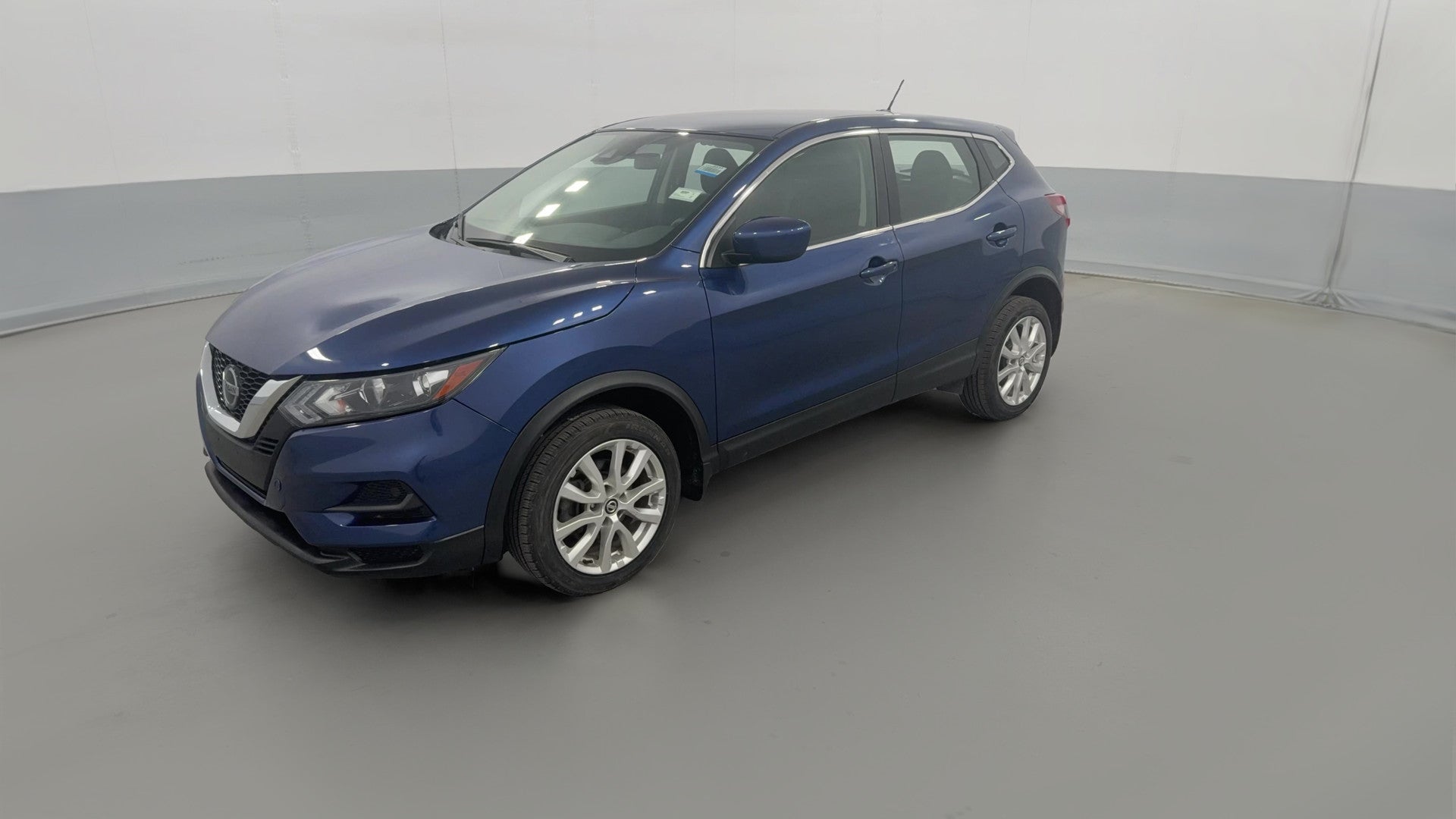 2021 Nissan Rogue Sport vehicle photo