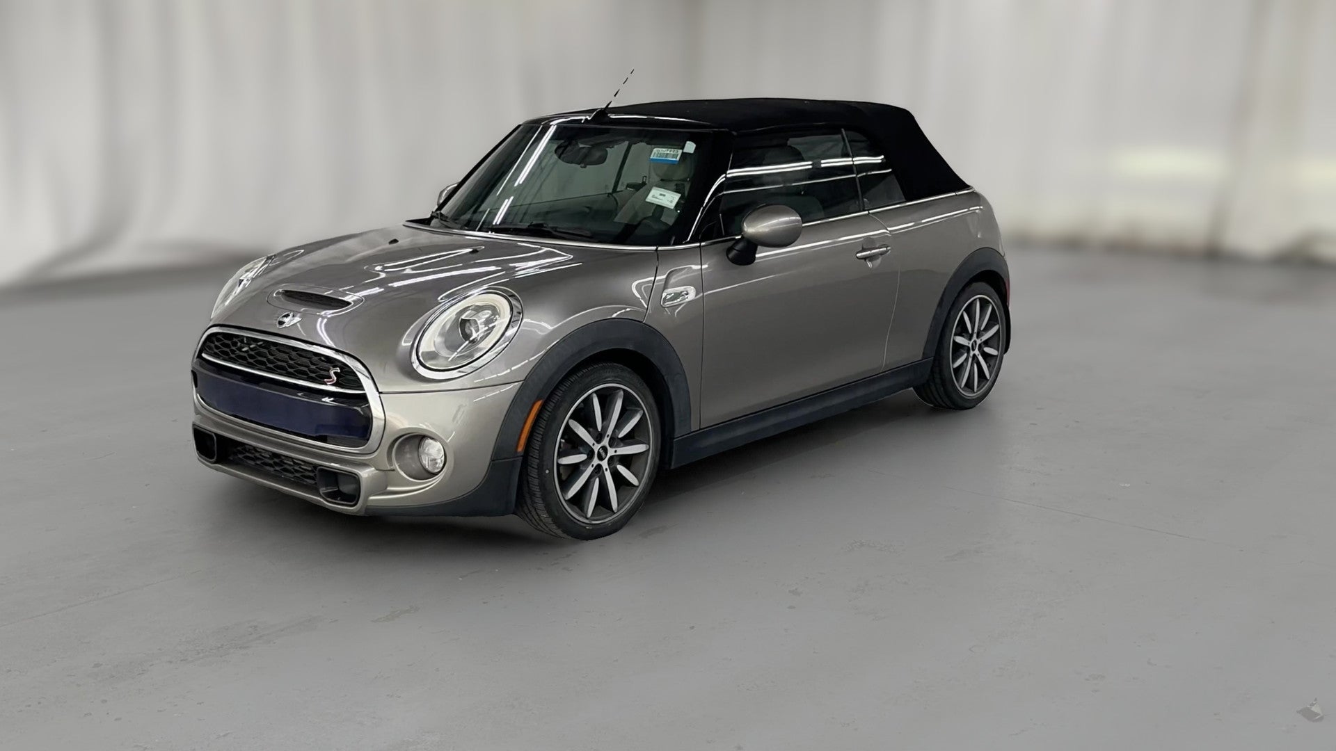 2016 MINI Convertible vehicle photo