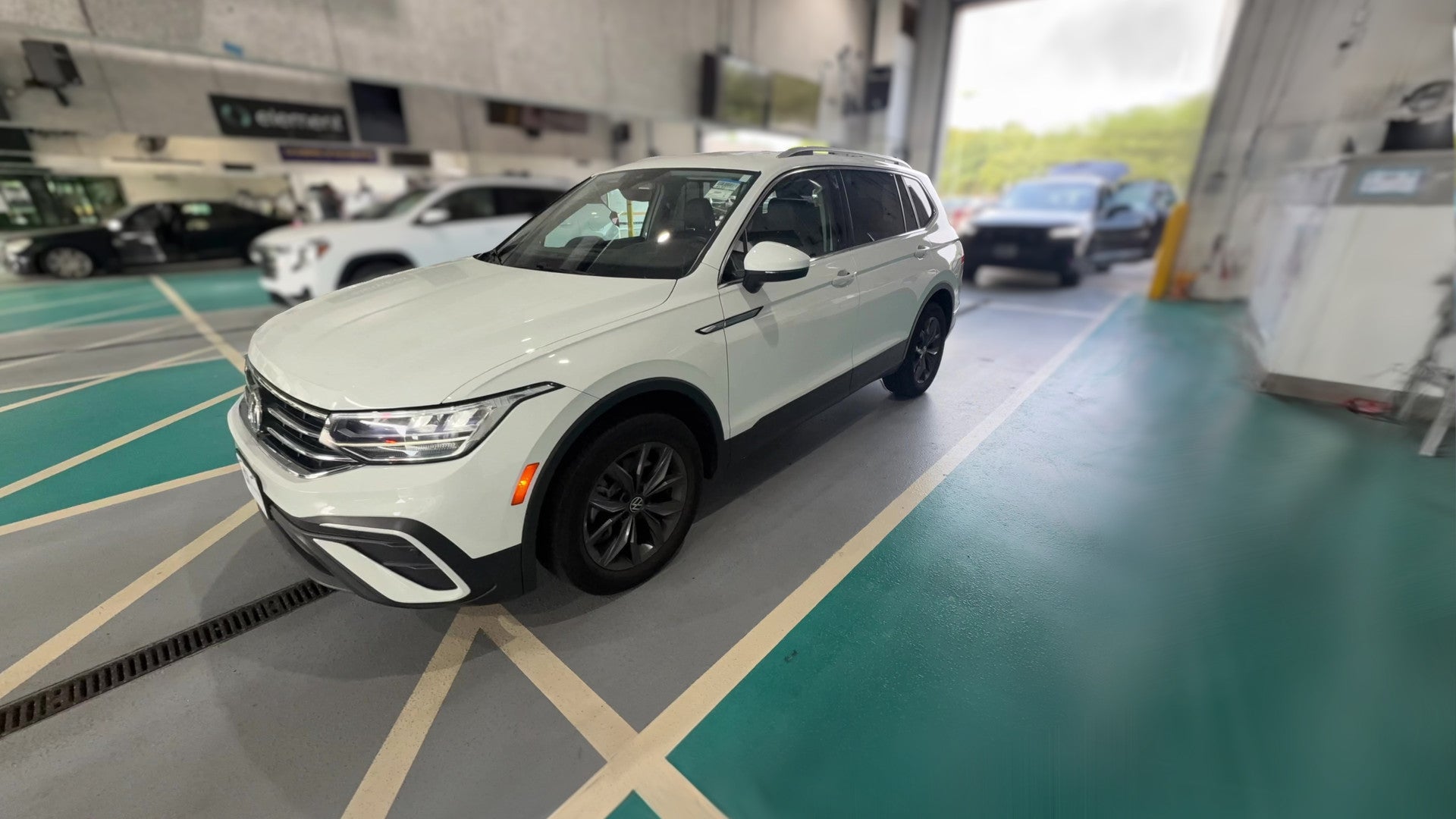 2024 Volkswagen Tiguan vehicle photo