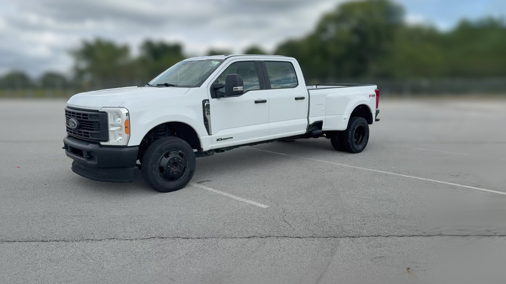 2023 Ford F350 Super Duty Crew Cab vehicle photo