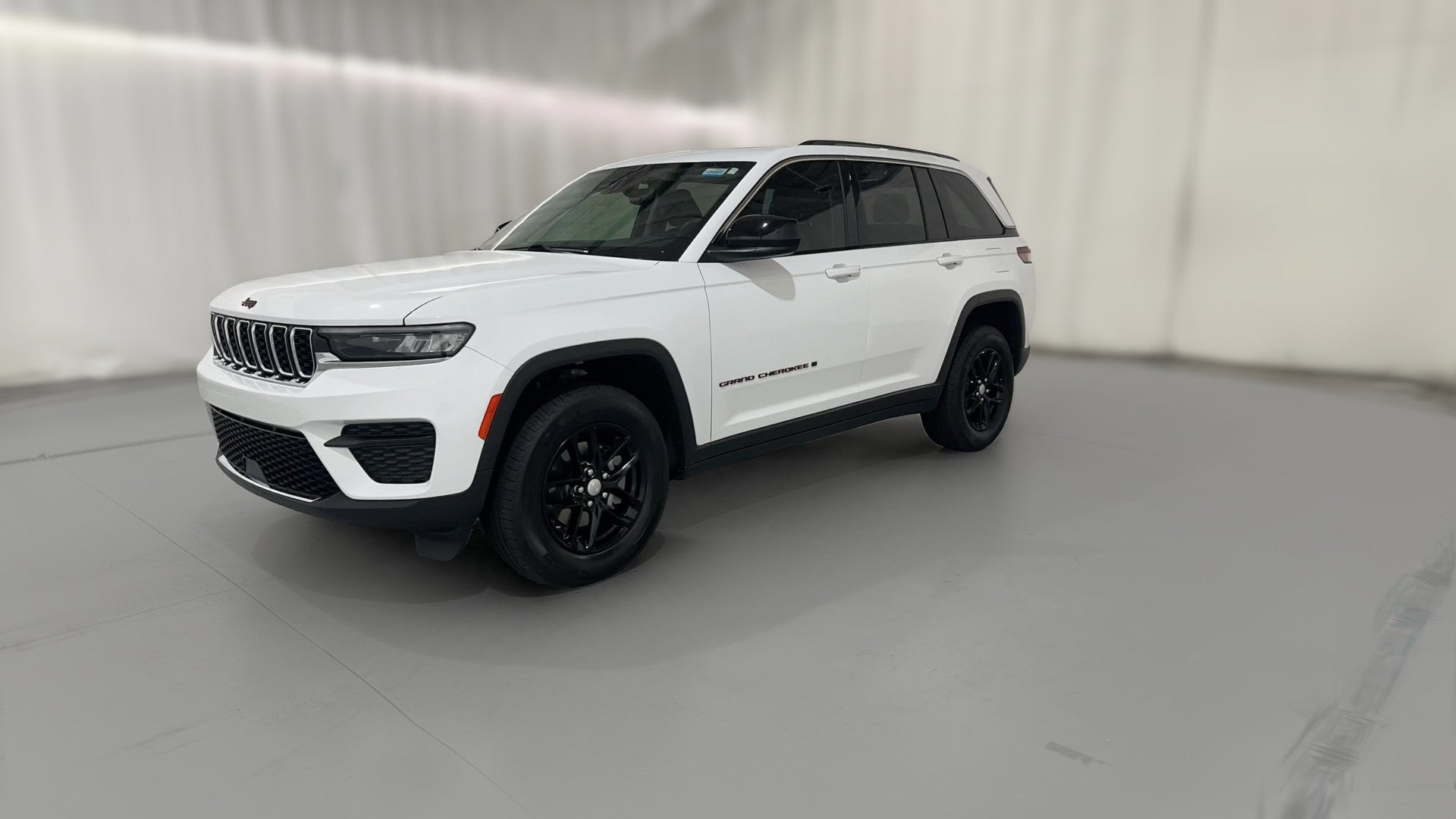 2023 Jeep Grand Cherokee vehicle photo