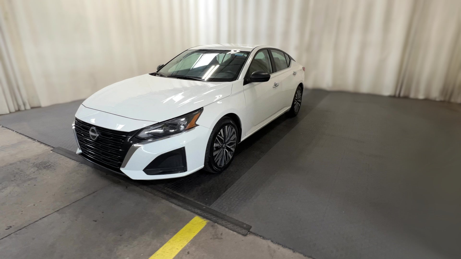 2025 Nissan Altima vehicle photo