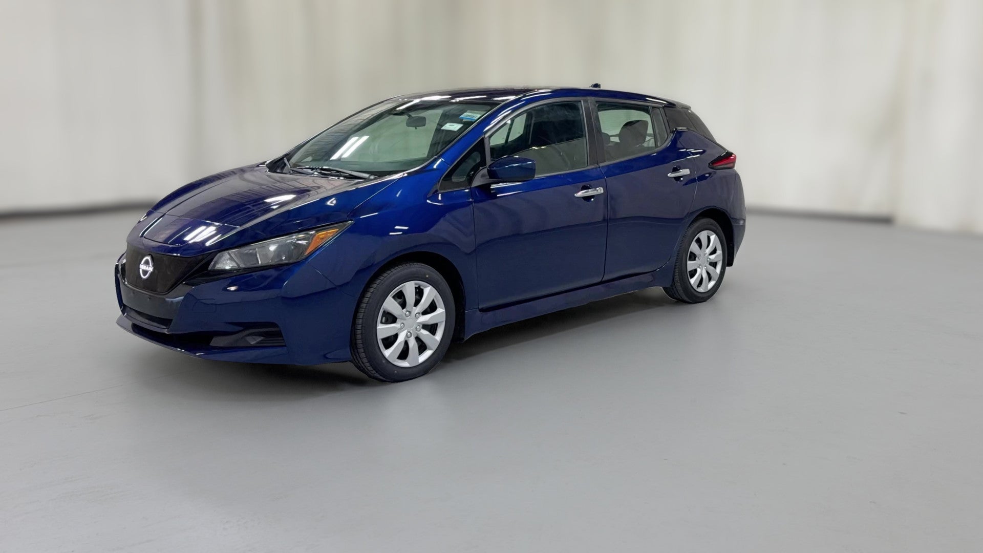 2024 Nissan LEAF vehicle photo