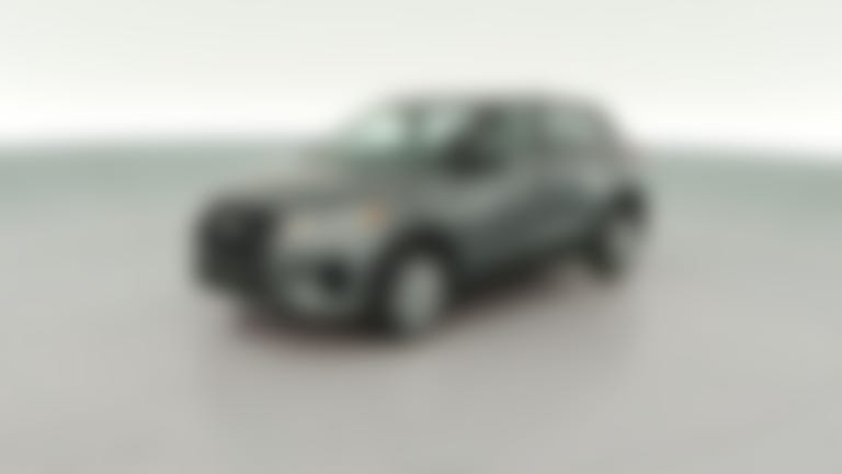 2025 Nissan Kicks Play vehicle photo
