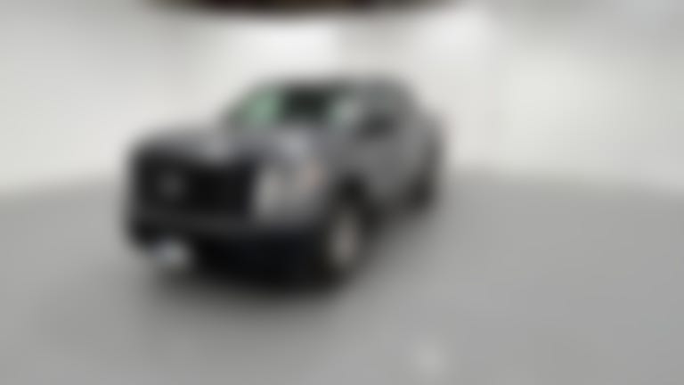 2018 Nissan Titan Crew Cab vehicle photo
