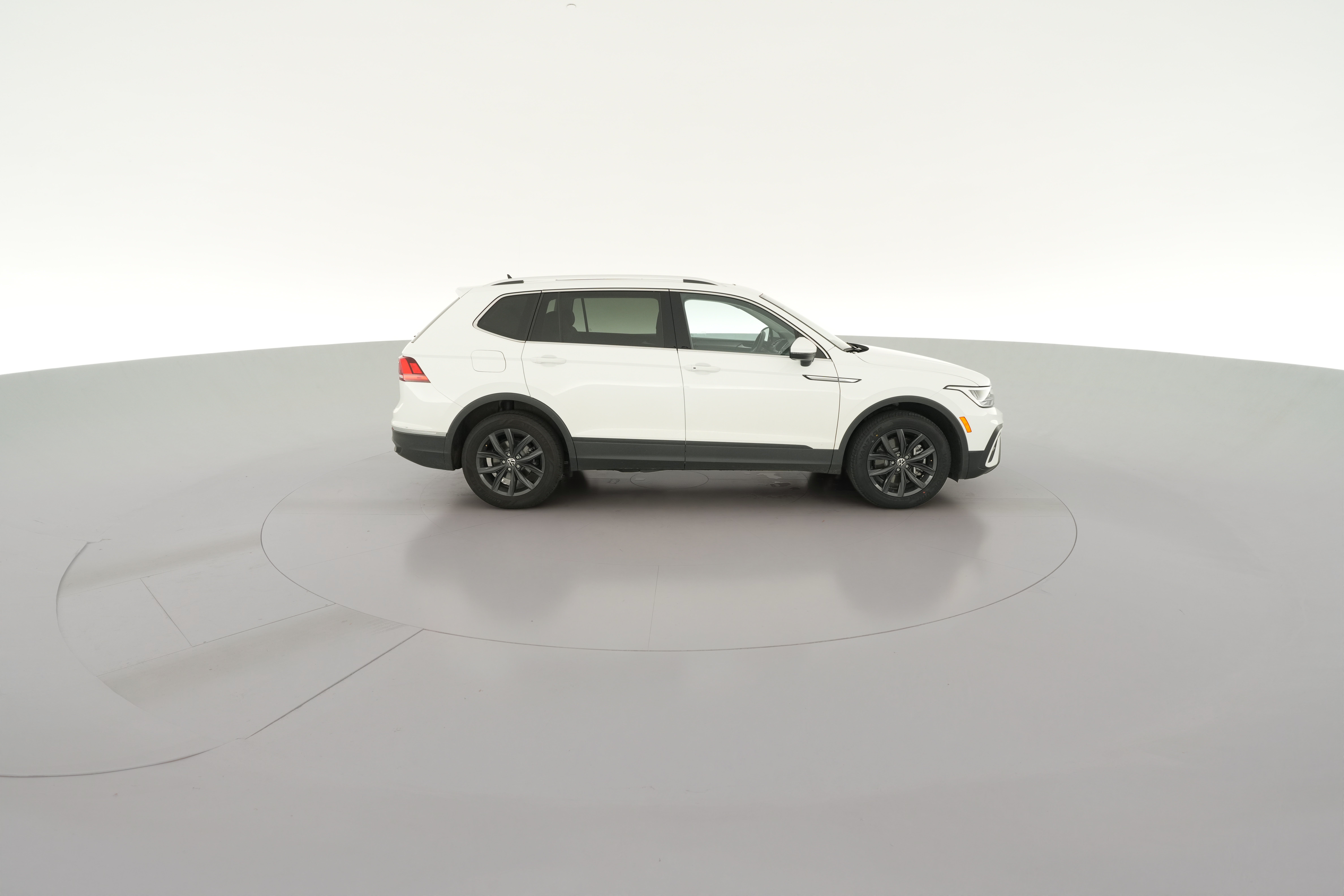 2024 Volkswagen Tiguan SE - Photo 32