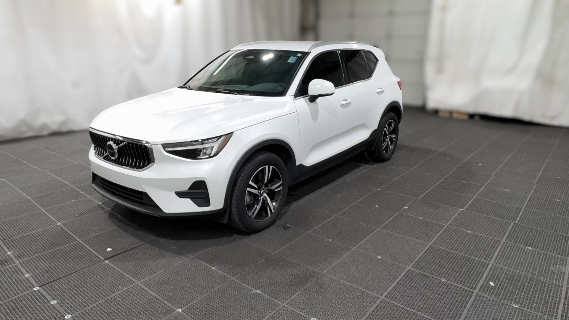 2024 Volvo XC40 vehicle photo