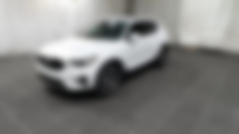 2024 Volvo XC40 vehicle photo