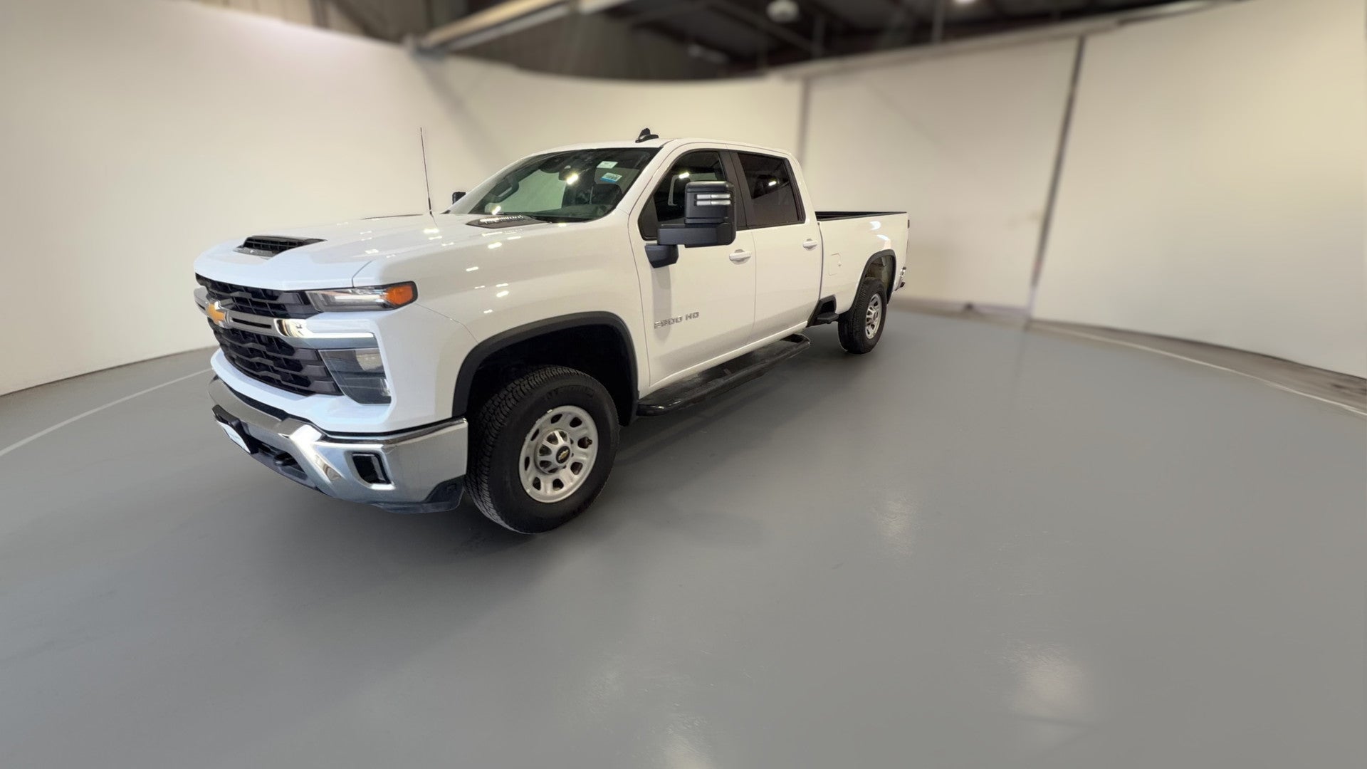 2025 Chevrolet Silverado 2500 HD Crew Cab vehicle photo