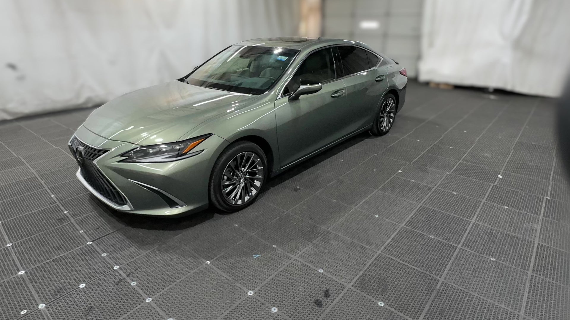 2024 Lexus ES vehicle photo