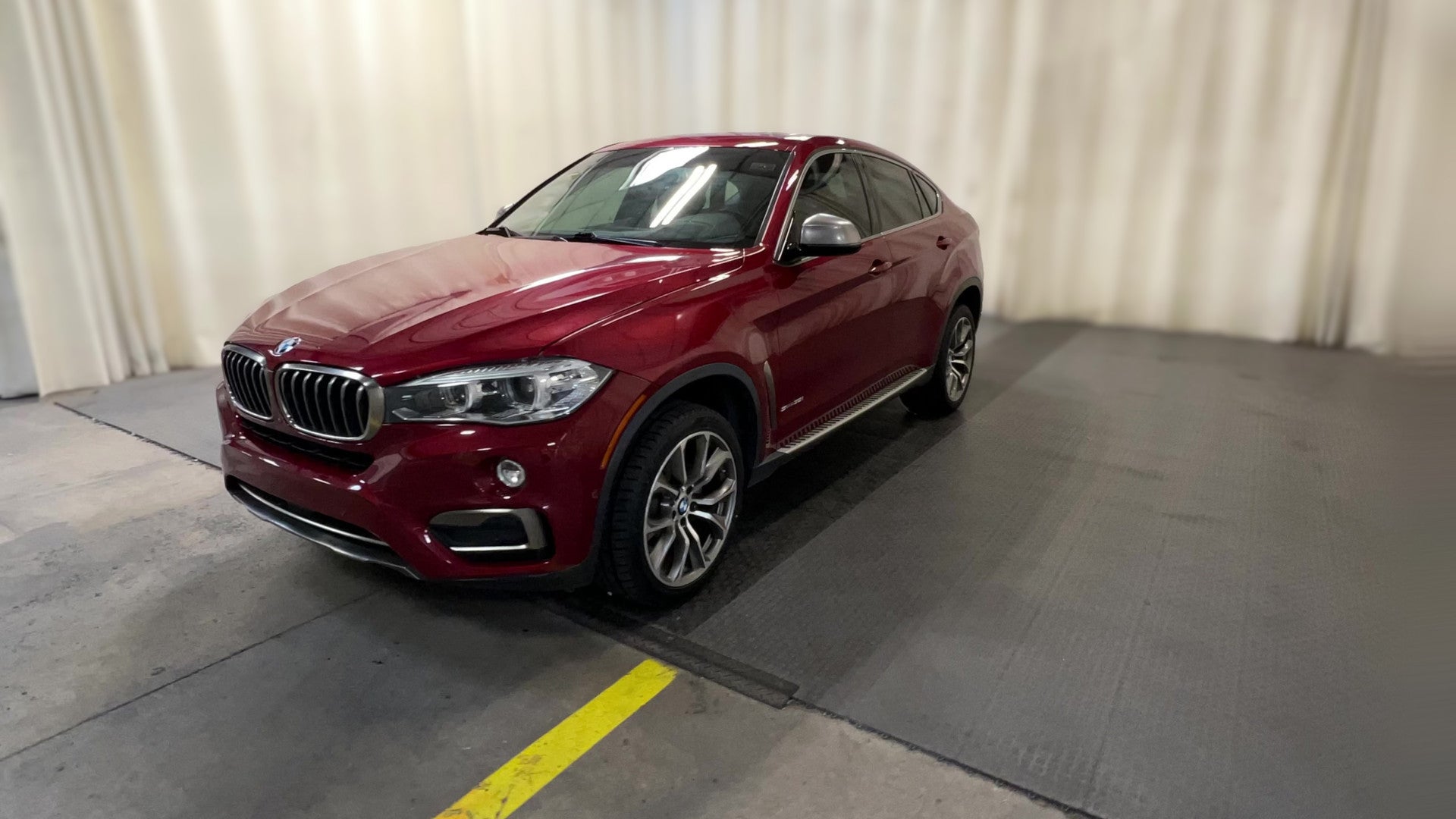 2018 BMW X6 vehicle photo