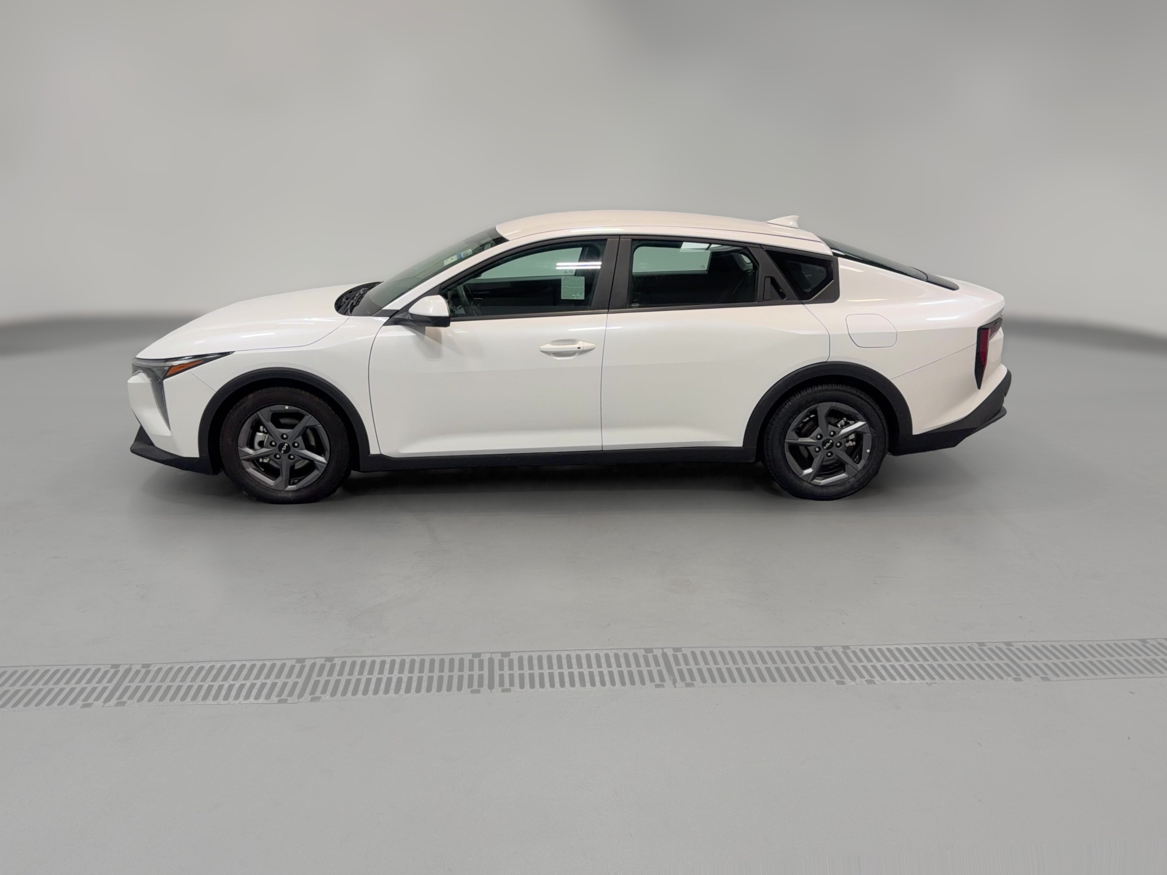 2025 Kia K4 LXS - Photo 27