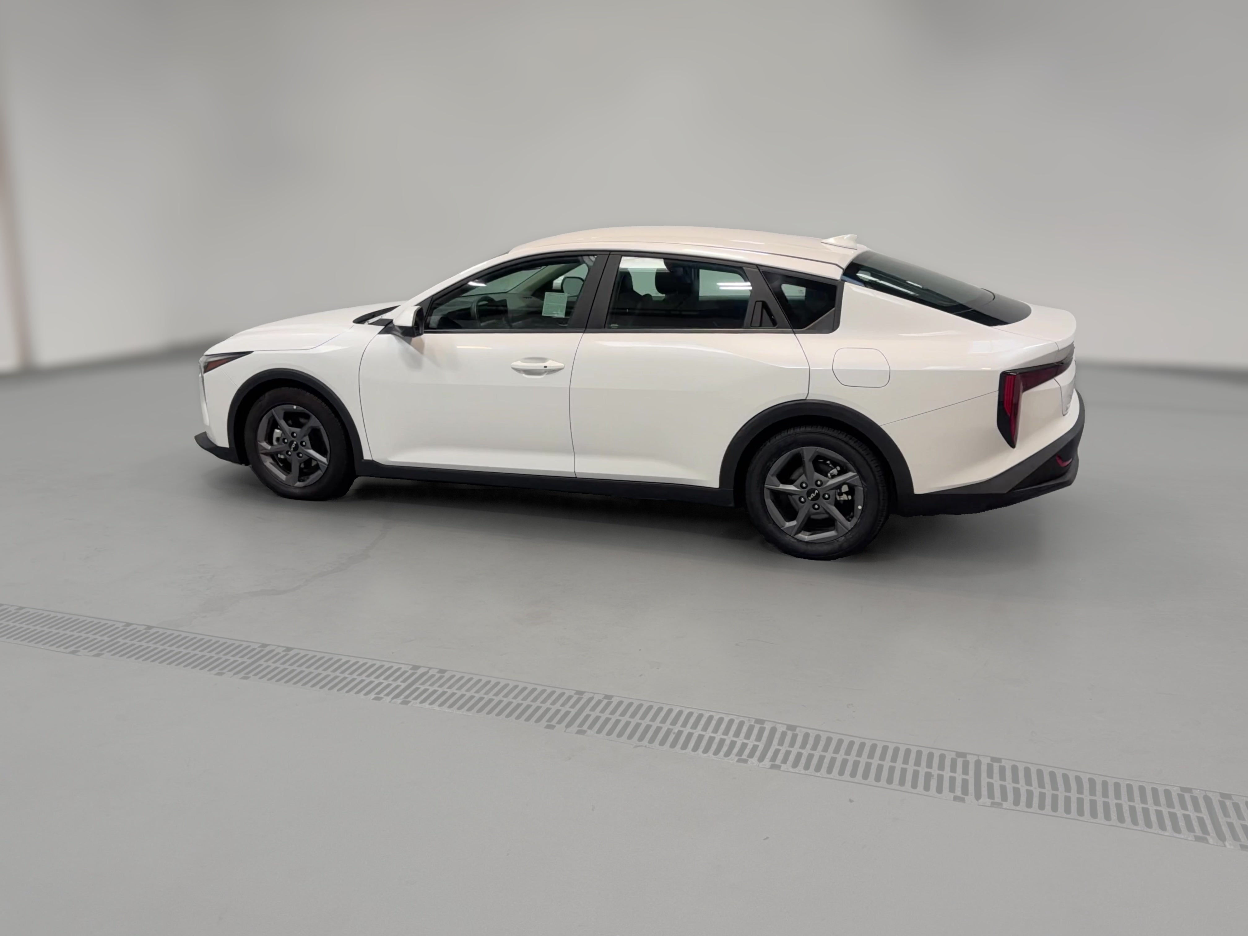 2025 Kia K4 LXS - Photo 28