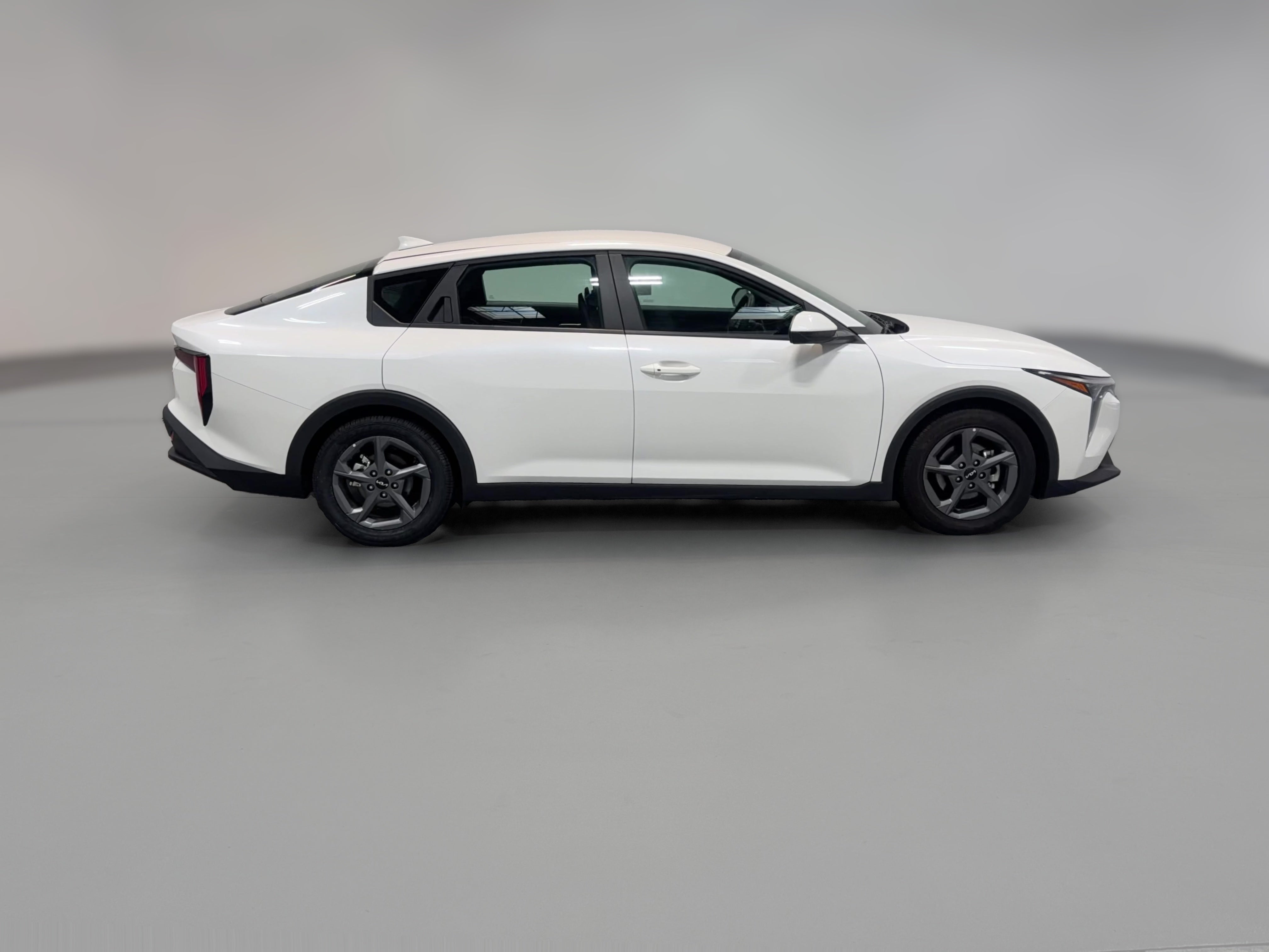 2025 Kia K4 LXS - Photo 35