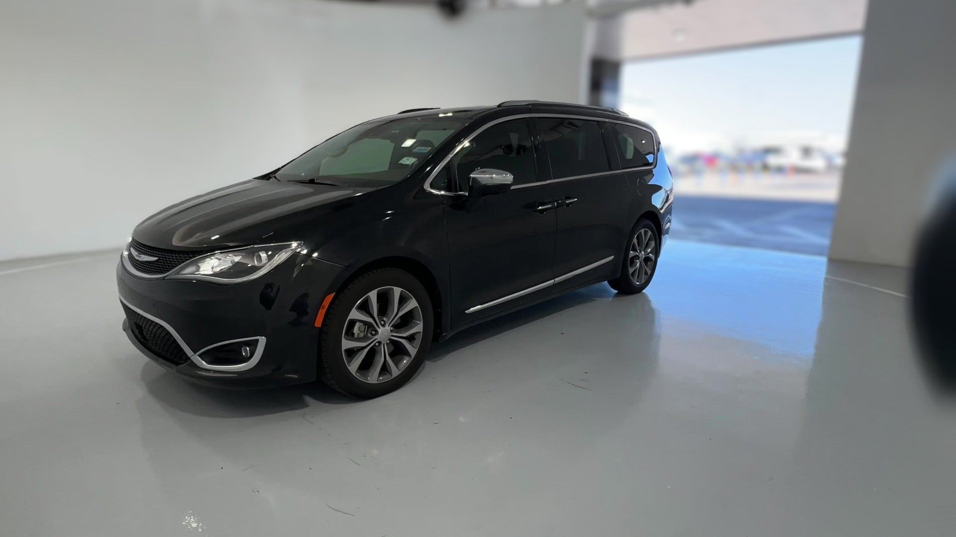 2017 Chrysler Pacifica vehicle photo
