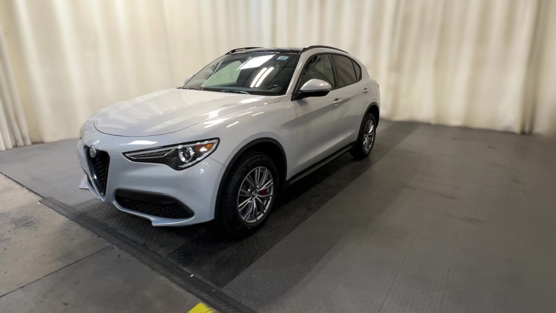 2023 Alfa Romeo Stelvio vehicle photo