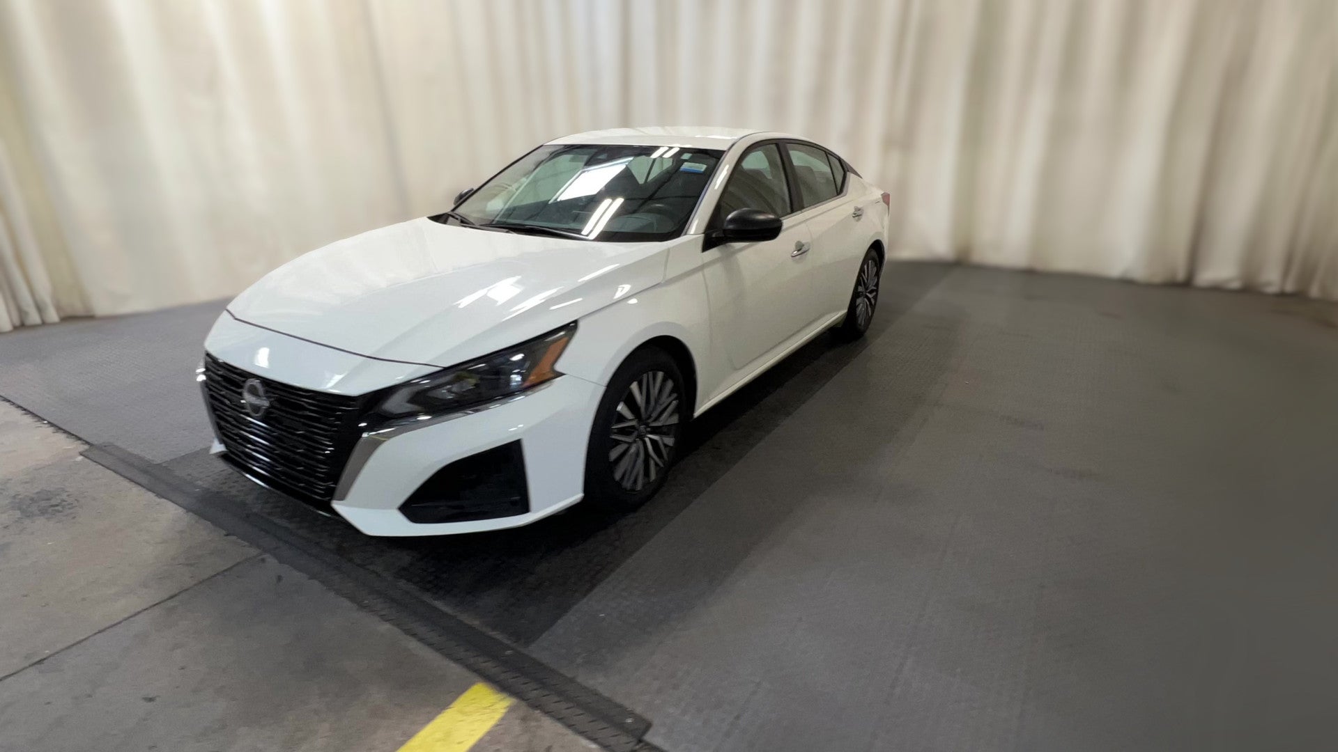 2025 Nissan Altima vehicle photo