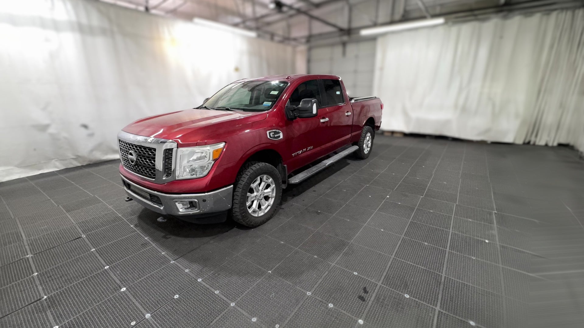 2017 Nissan TITAN XD Crew Cab vehicle photo