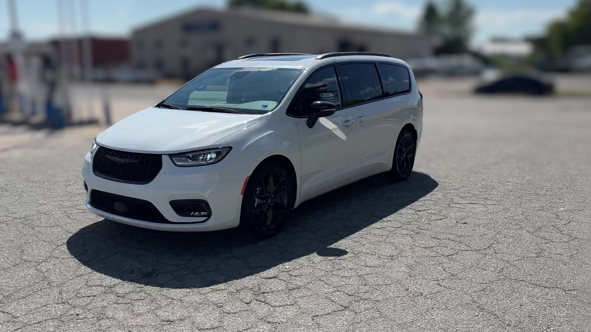 2025 Chrysler Pacifica vehicle photo