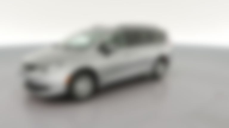 2020 Chrysler Voyager vehicle photo