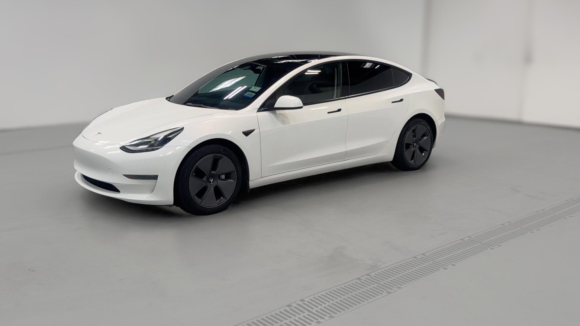 2023 Tesla Model 3 vehicle photo