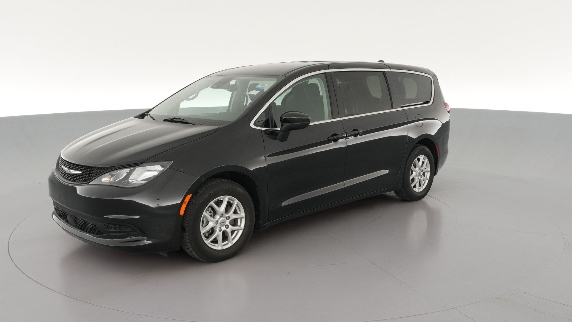 2023 Chrysler Voyager vehicle photo