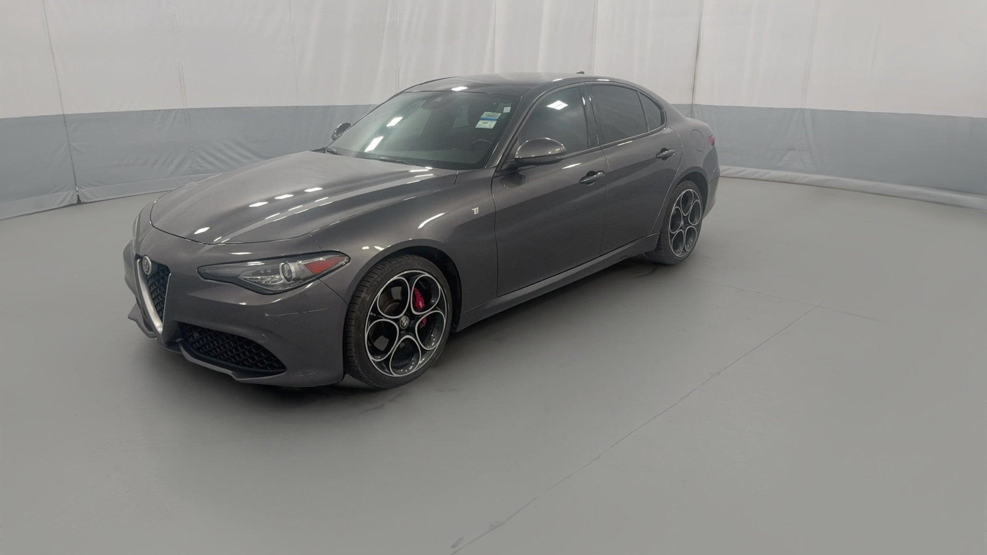 2022 Alfa Romeo Giulia vehicle photo