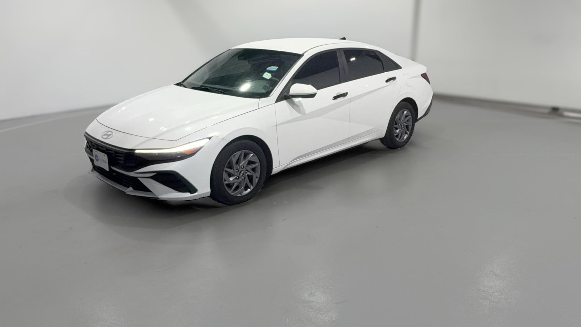 2024 Hyundai Elantra vehicle photo