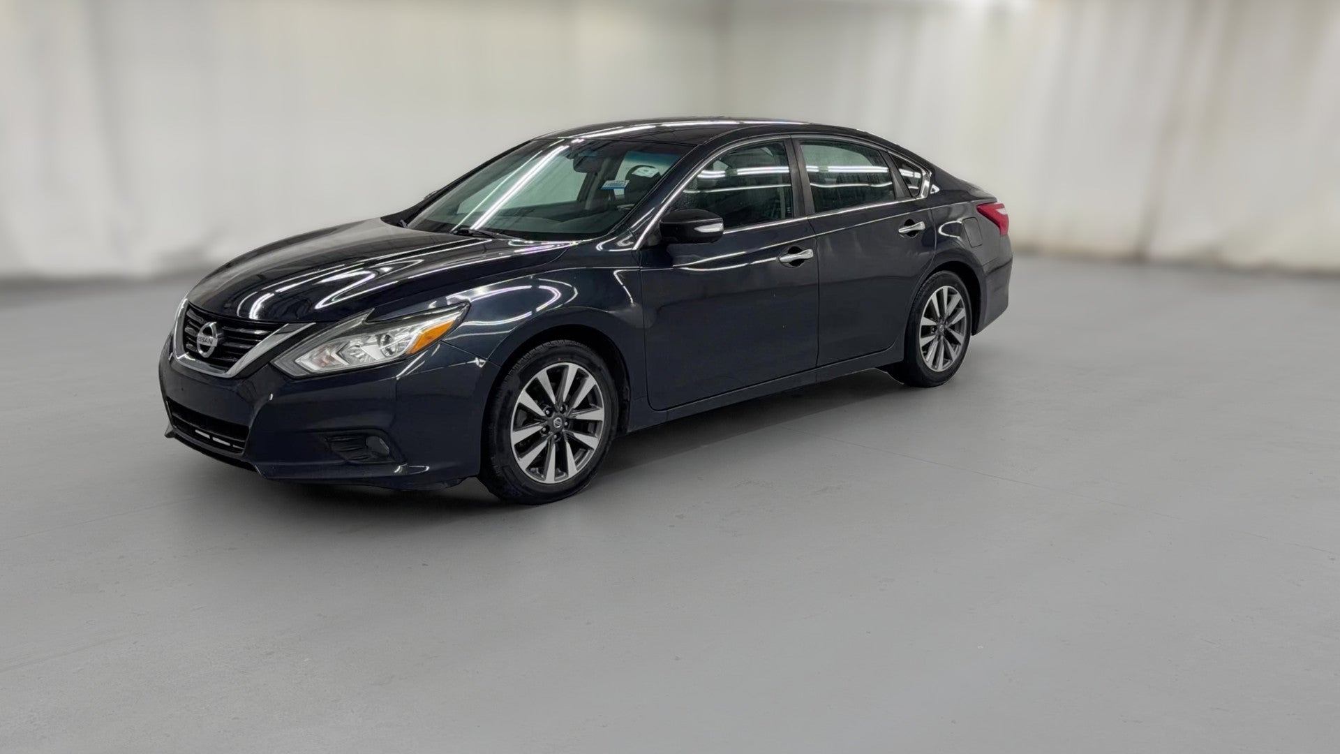 2017 Nissan Altima vehicle photo