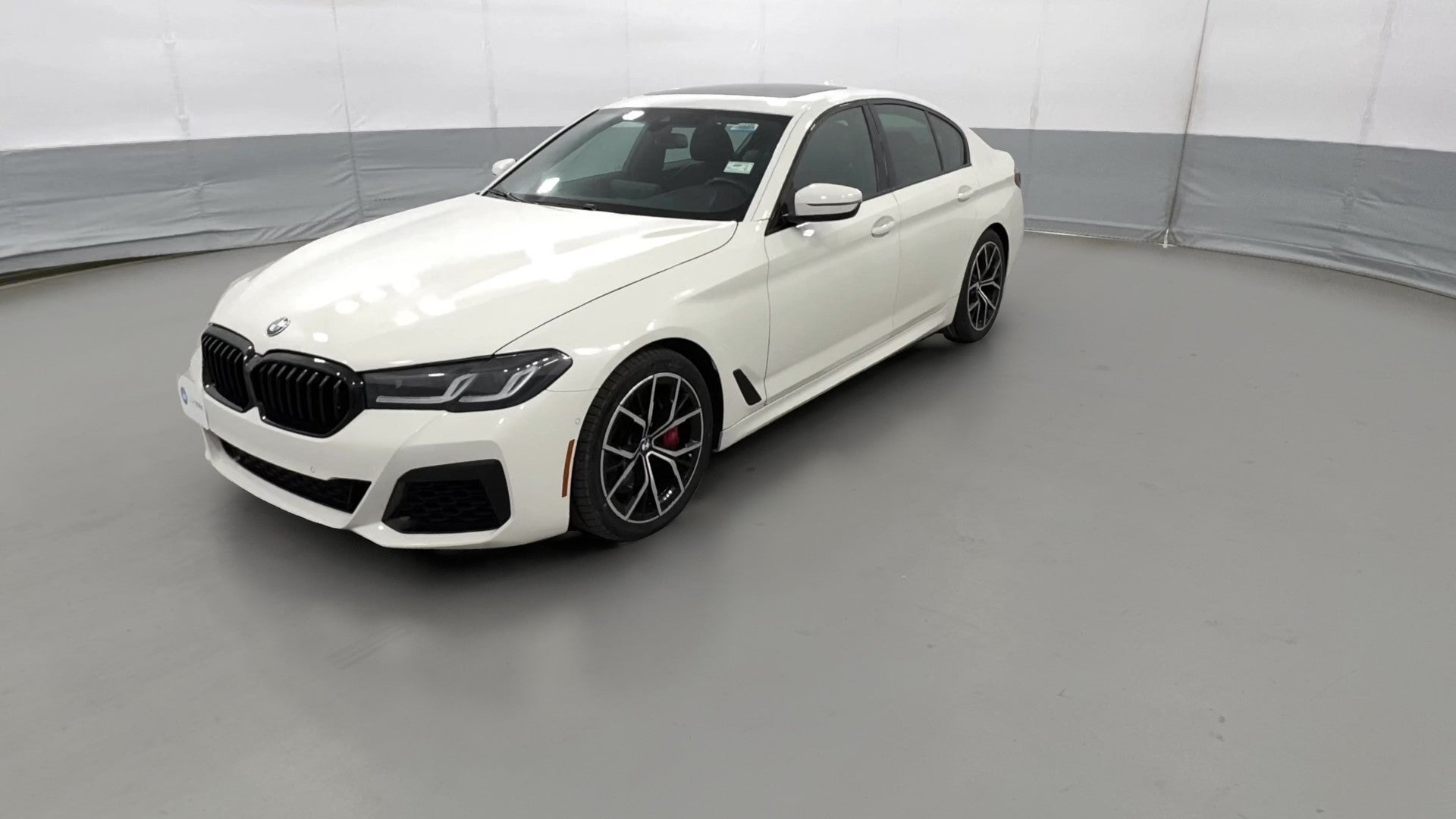 2022 BMW 5 Series vehicle photo