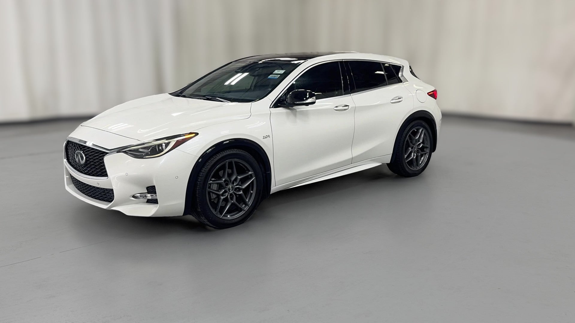 2017 INFINITI QX30 vehicle photo