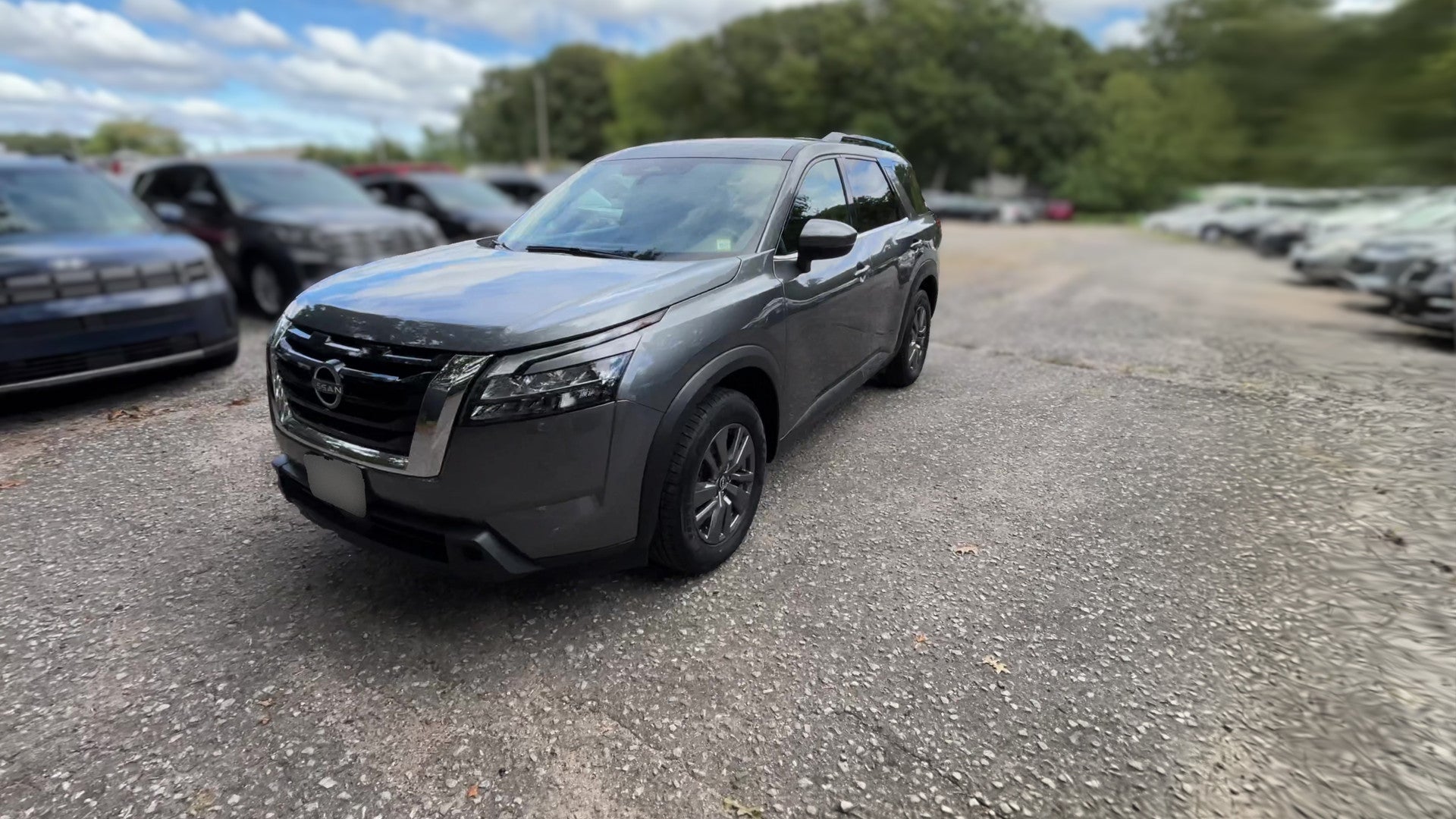 2025 Nissan Pathfinder vehicle photo