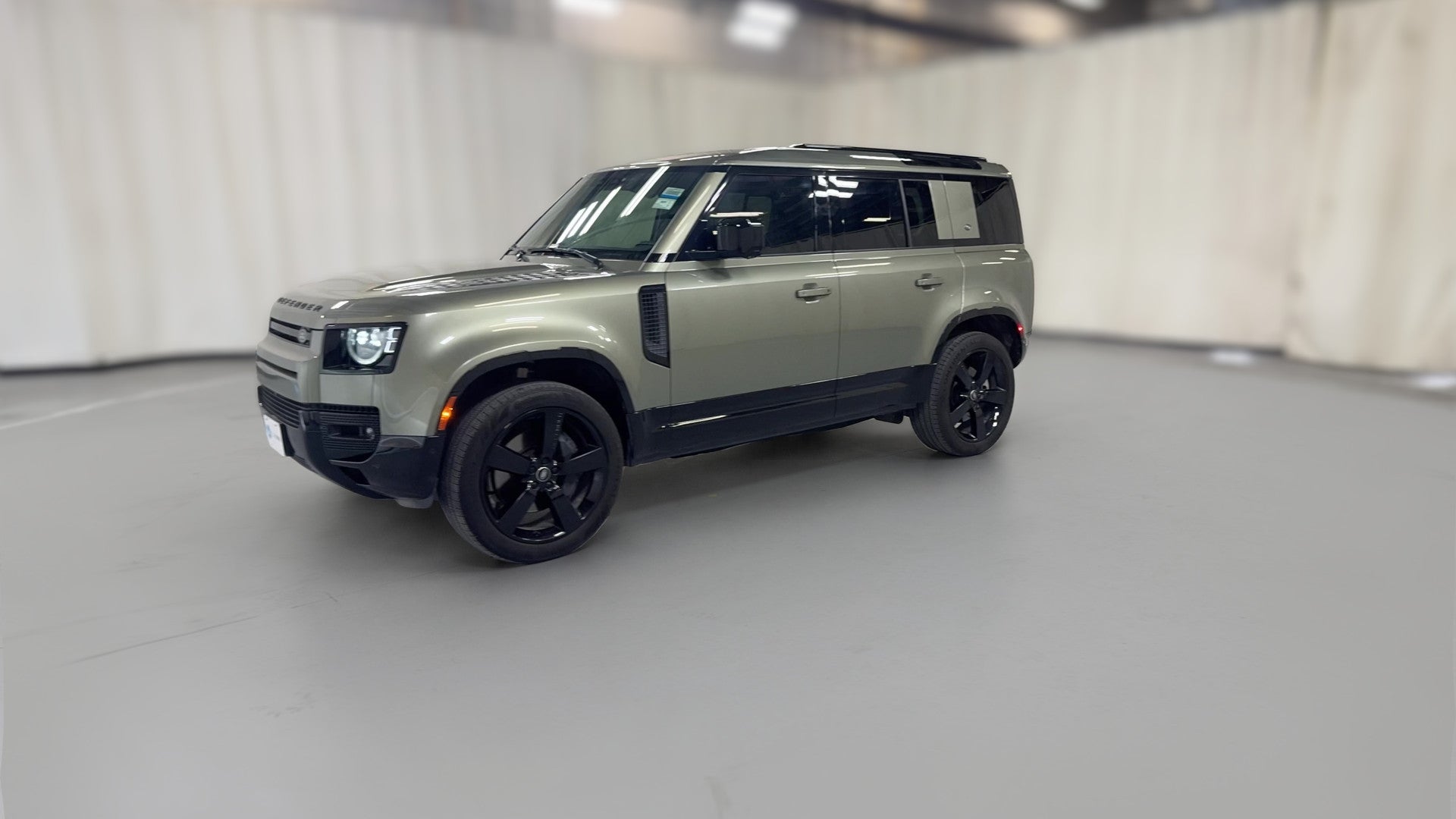 2024 Land Rover Defender 110 vehicle photo