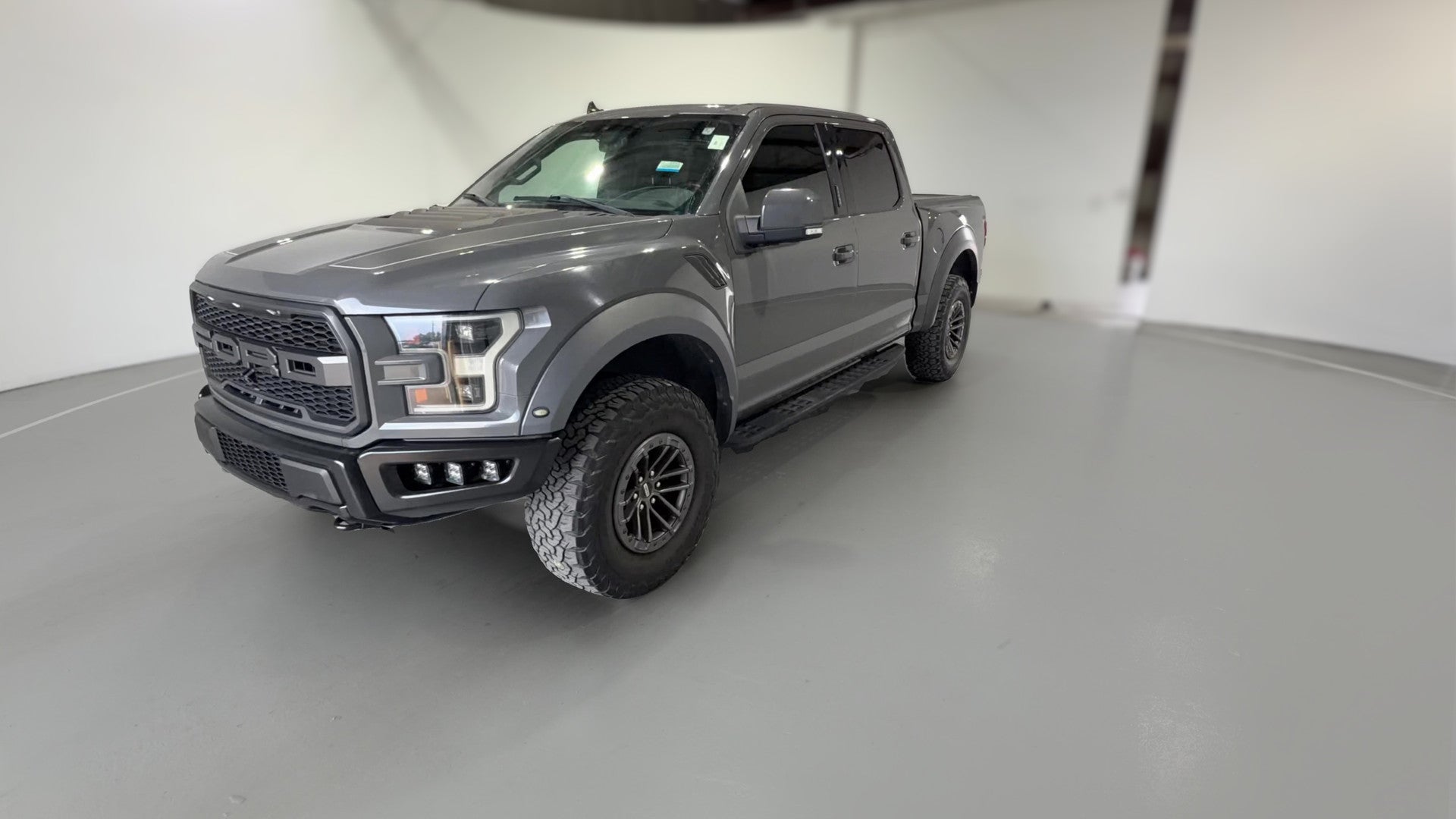 2020 Ford F150 SuperCrew Cab vehicle photo