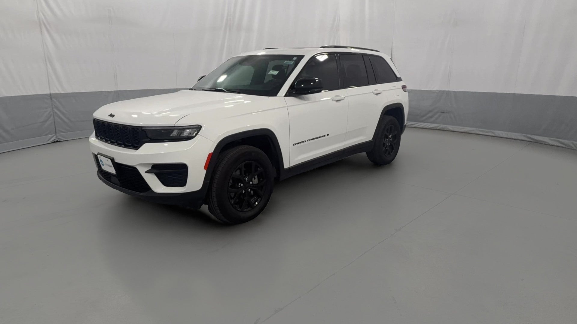 2025 Jeep Grand Cherokee vehicle photo