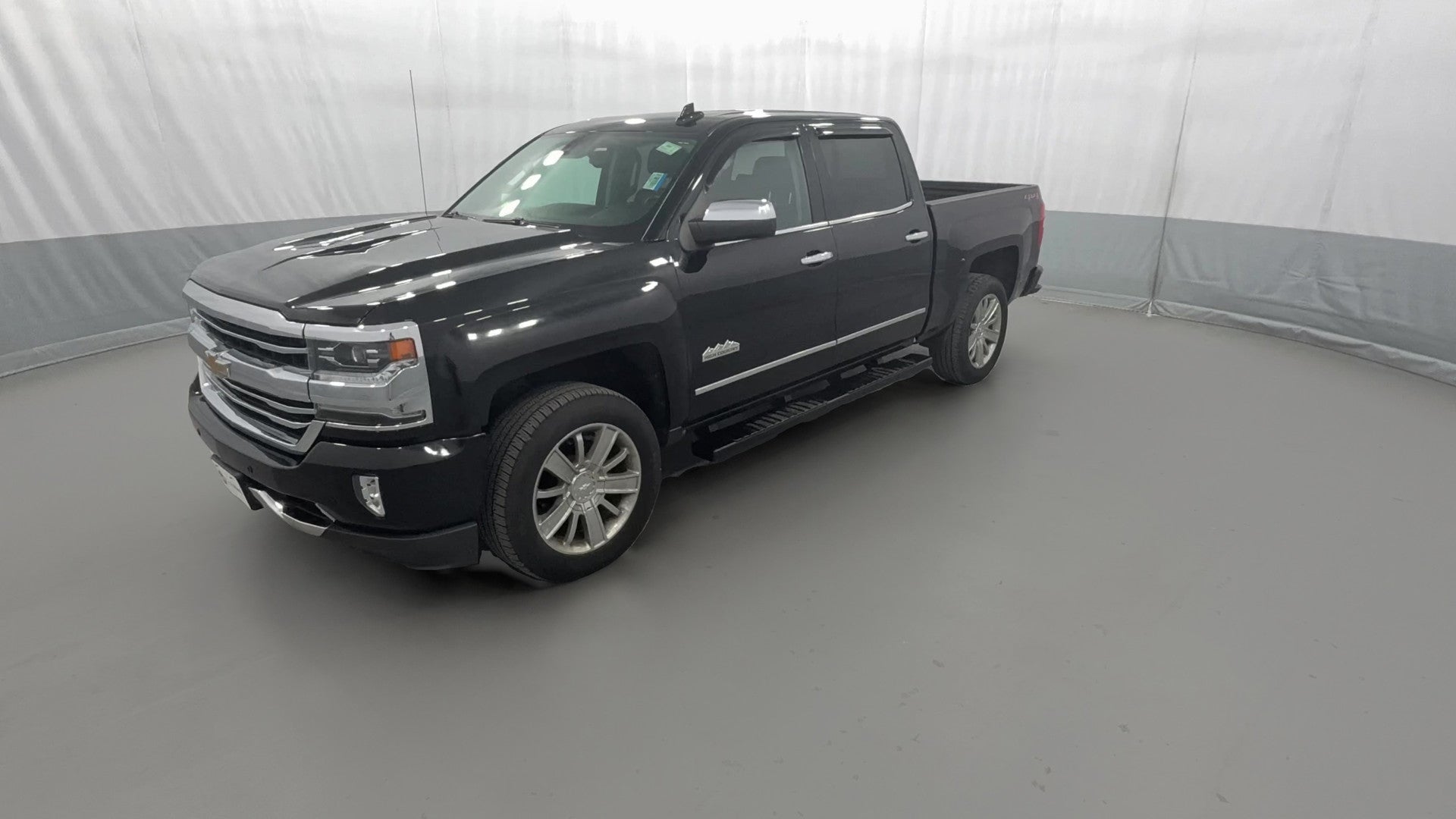 2018 Chevrolet Silverado 1500 Crew Cab vehicle photo