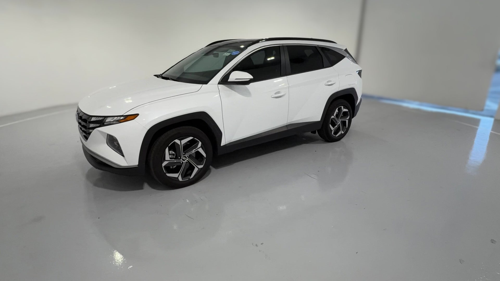 2024 Hyundai Tucson Hybrid vehicle photo
