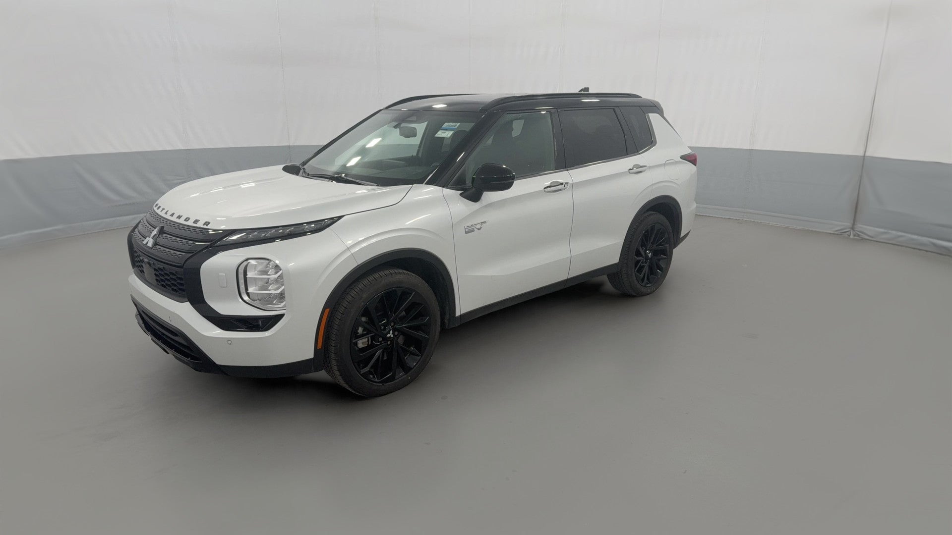 2025 Mitsubishi Outlander PHEV vehicle photo