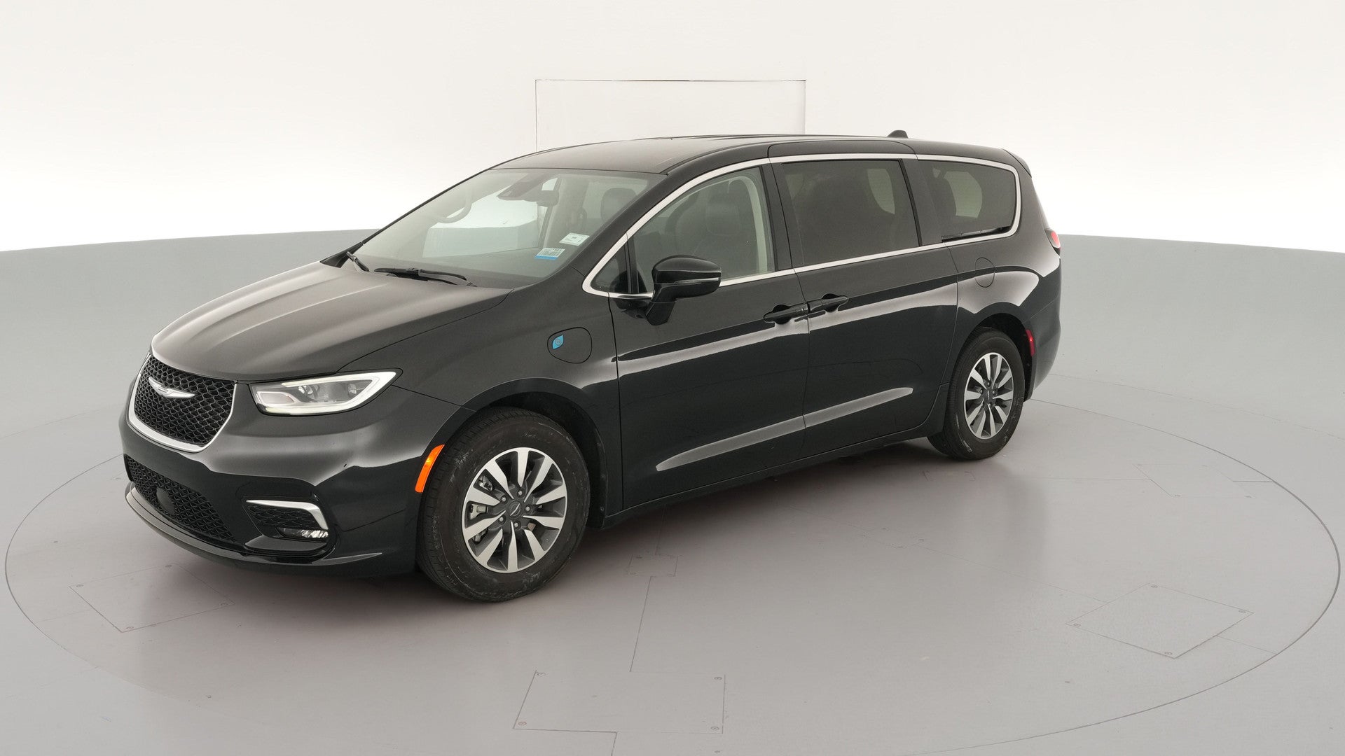 2024 Chrysler Pacifica Hybrid vehicle photo