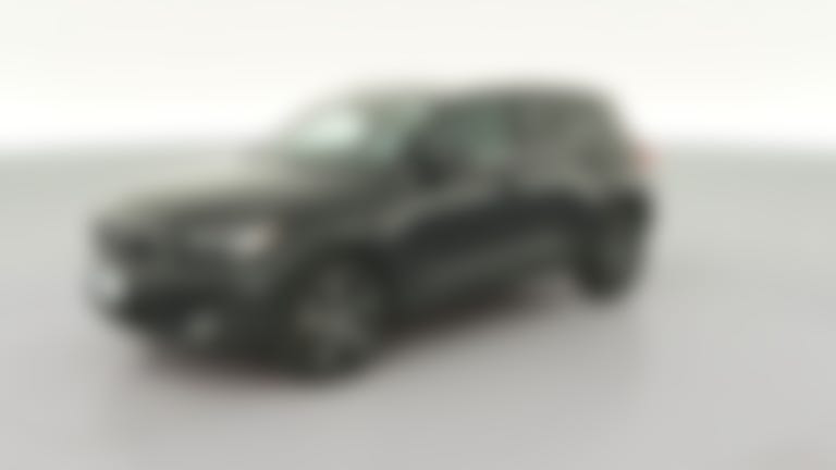 2025 Volvo XC40 vehicle photo