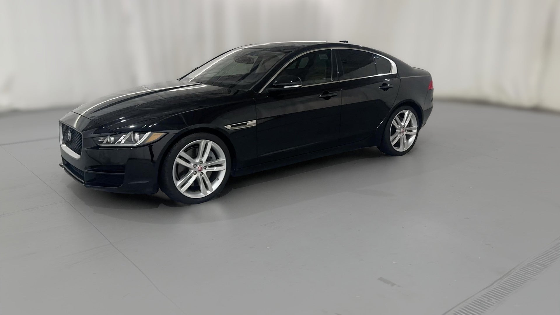 2017 Jaguar XE vehicle photo