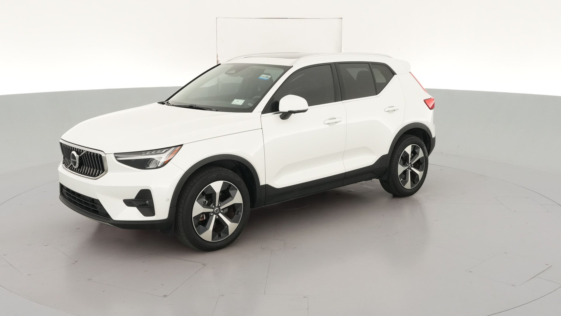 2024 Volvo XC40 vehicle photo