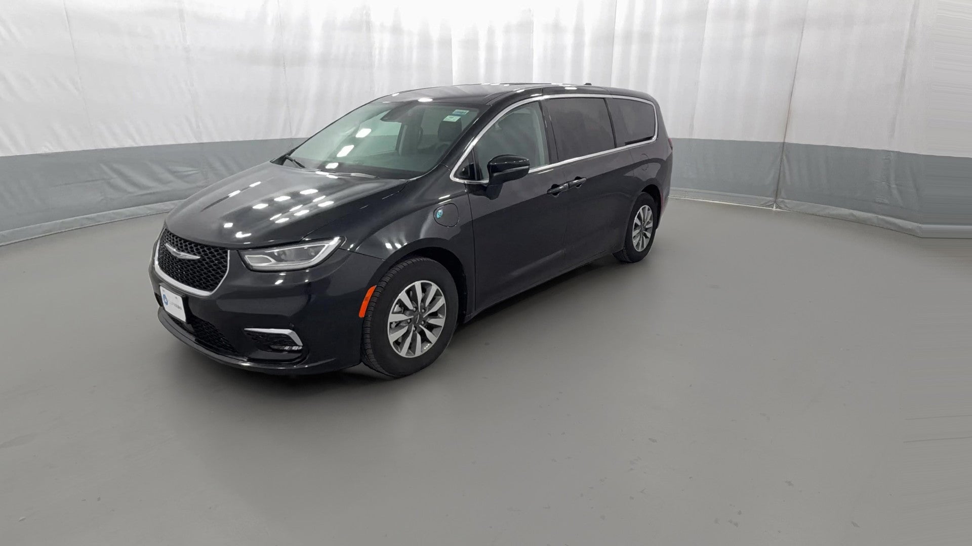 2023 Chrysler Pacifica Hybrid vehicle photo