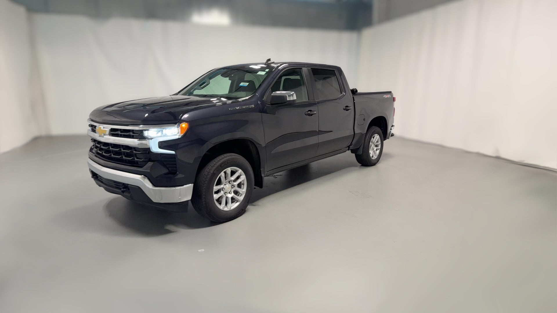 2023 Chevrolet Silverado 1500 Crew Cab vehicle photo
