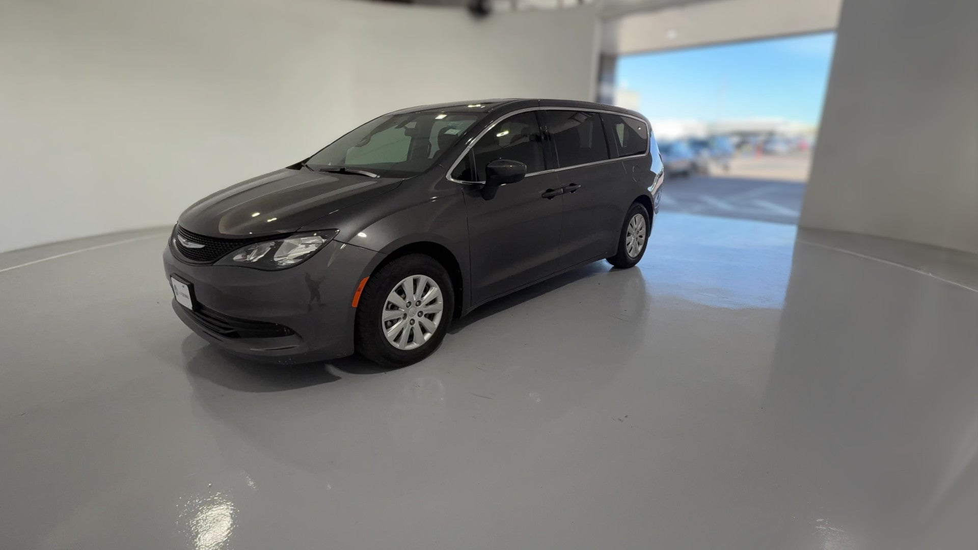 2020 Chrysler Voyager vehicle photo