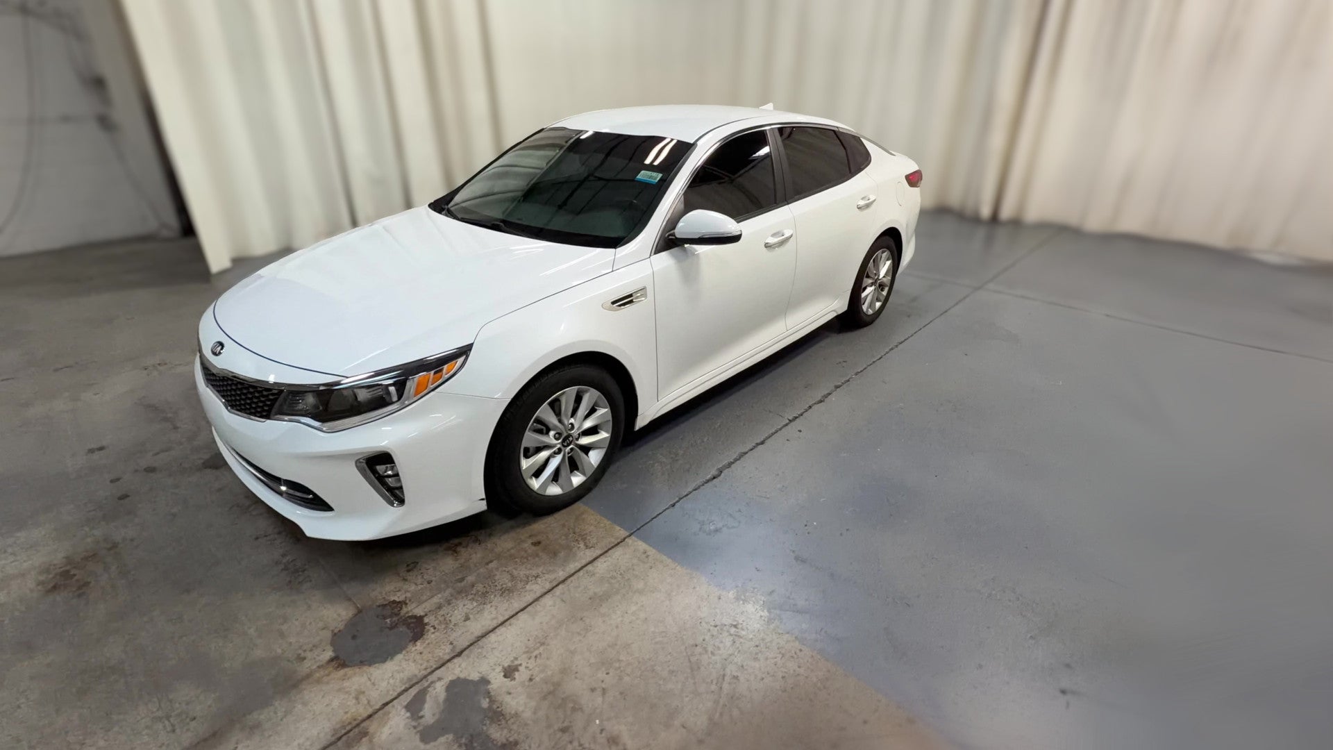 2018 Kia Optima vehicle photo